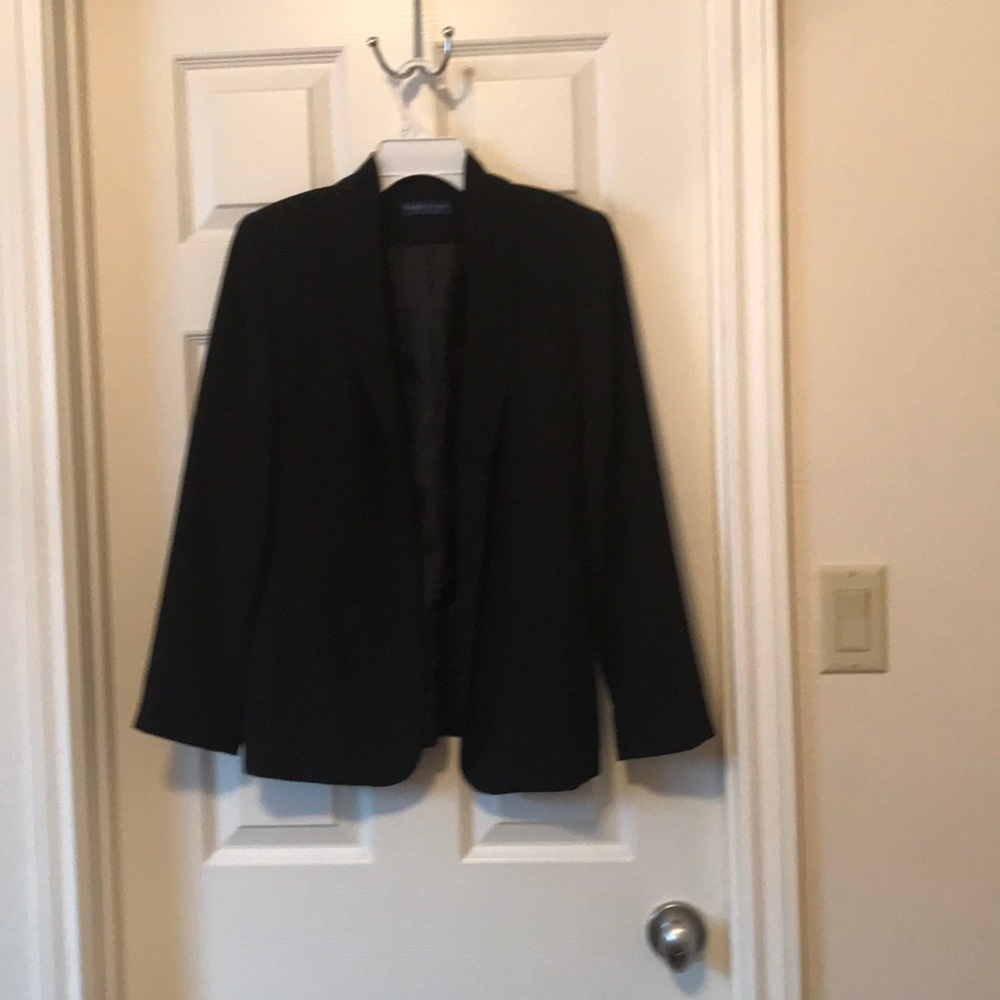 Black suit jacket. Excellent condition - Picture 2 of 5